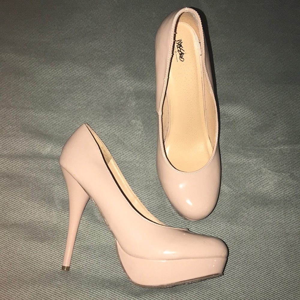 Mossimo Nude heel